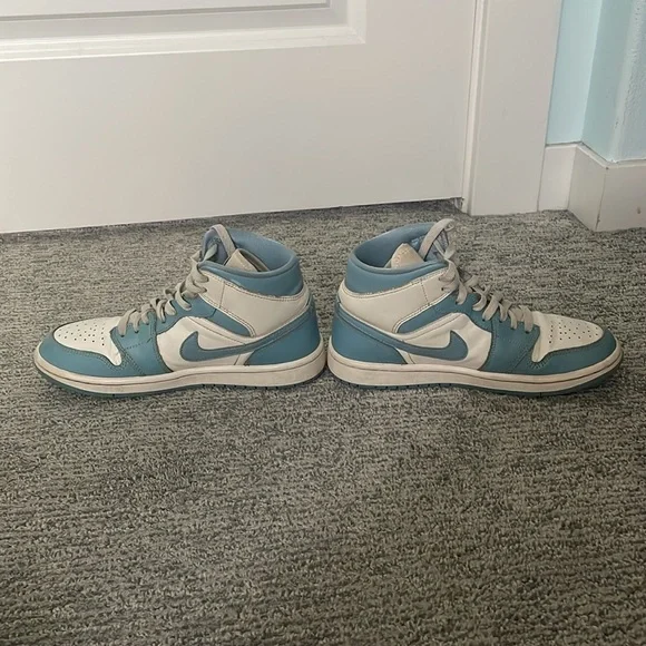 Light blue Nike Jordan 1s - Picture 2 of 5
